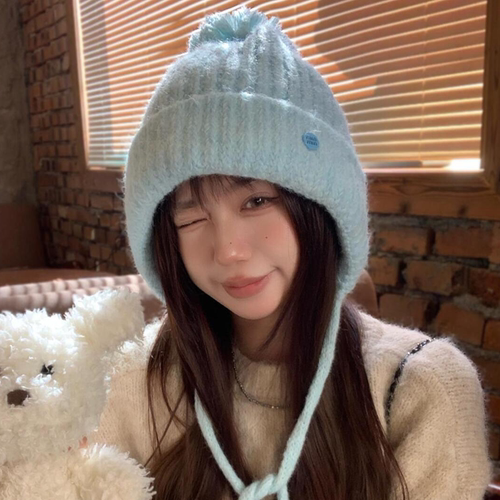 蓝色针织护耳帽毛球女秋冬