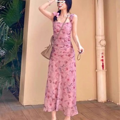 碎花吊带连衣裙女夏季2024新款小个子修身包臀裙海边度假沙滩长裙