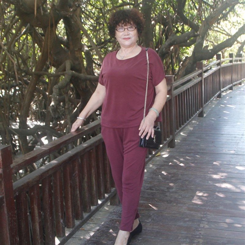 珍缘夏季时尚短款中老年女装铜氨珠地T恤加大码200斤宽松妈妈套装