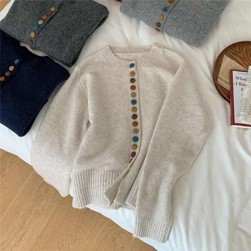 初秋彩扣针织衫开衫外套女春秋2024新款宽松毛衣灰色早秋女装上衣