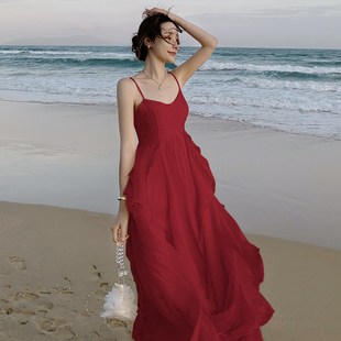 海边红裙旅游沙漠穿搭吊带连衣裙适合大理洱海拍照的红色沙滩裙女