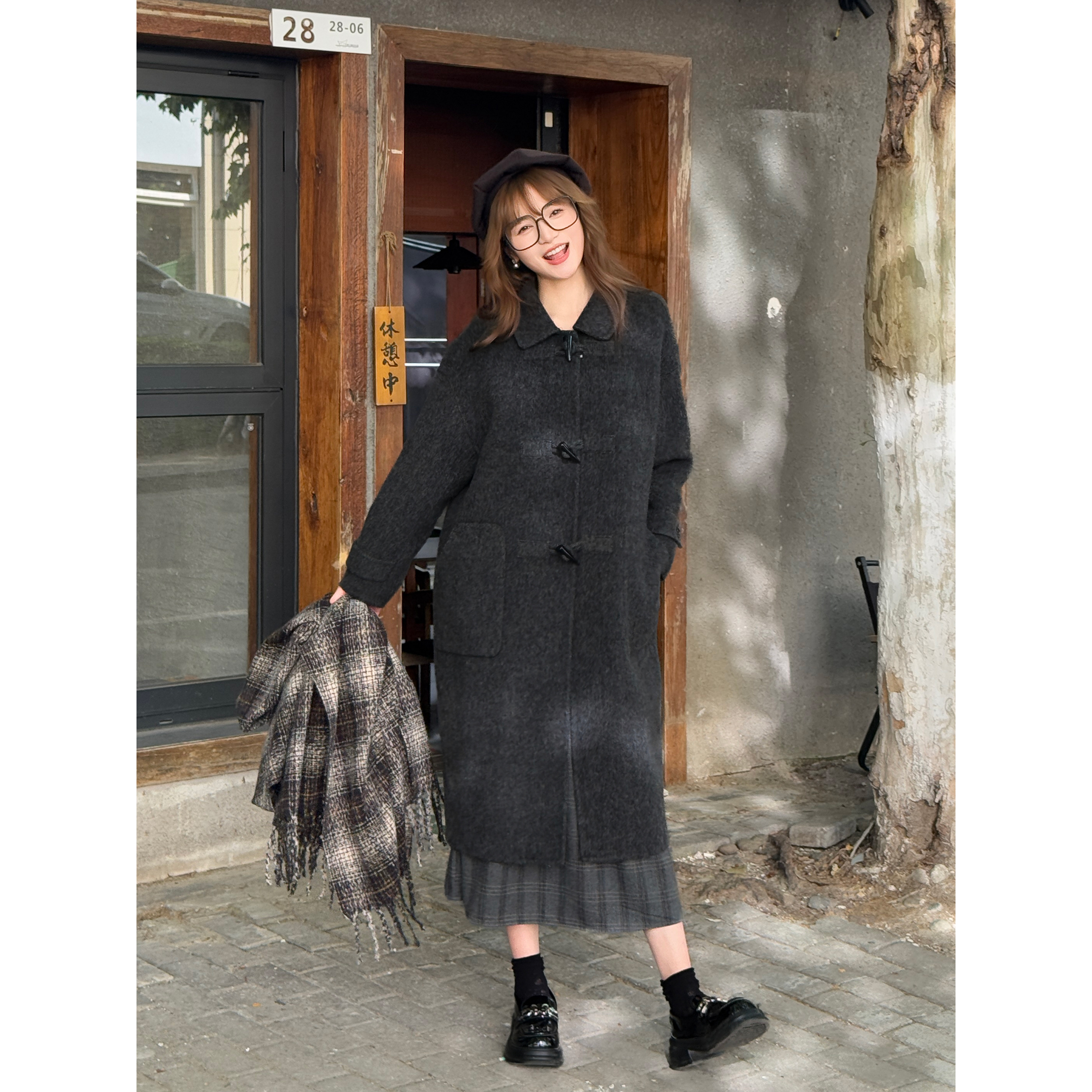 【琪琪大衣  首破 】保暖牛角扣中长款羊毛大衣8050