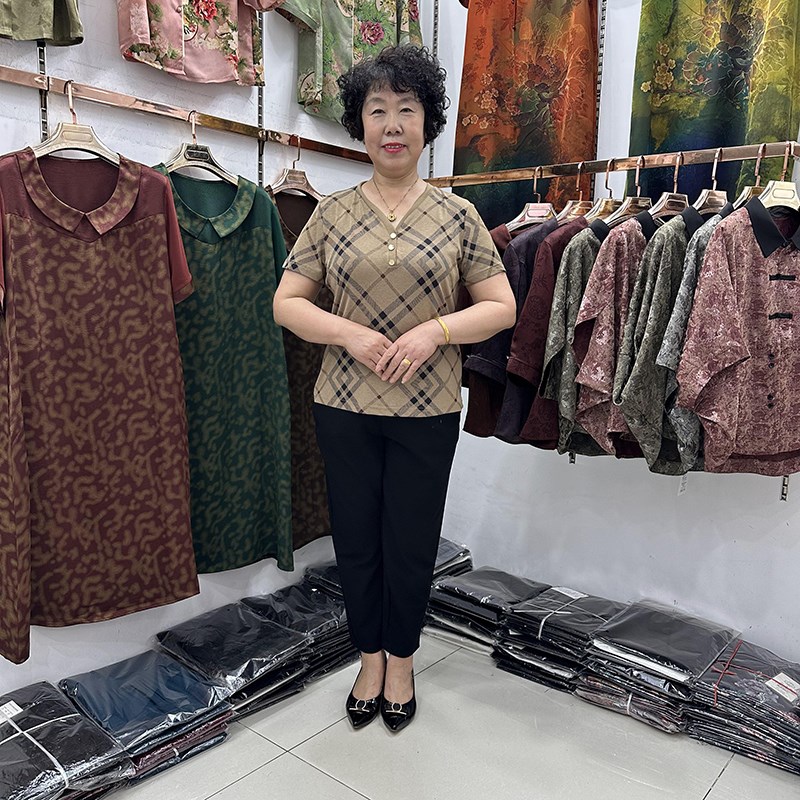 中年人夏款V领条纹t恤衫短袖女2024格子显瘦弹力休闲妈妈套装舒适