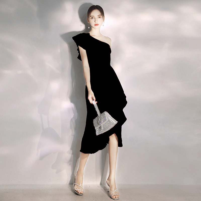 晚礼服女宴会气质黑色轻奢小众高端斜肩连衣裙主持短款高级感夏季