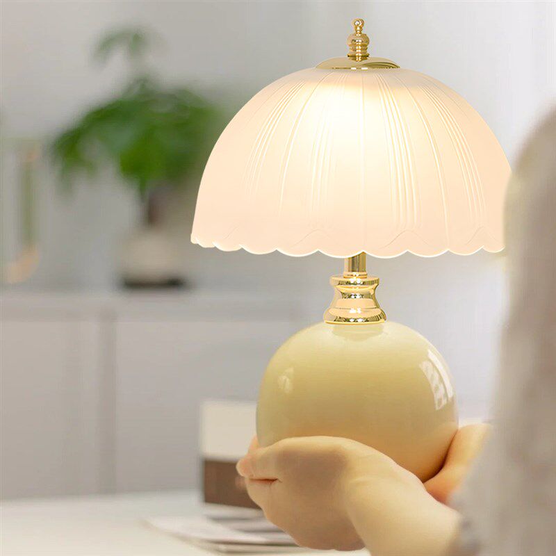 奶油风创意高级感轻奢主卧室台灯床头灯柜温馨结婚氛围小夜灯2025