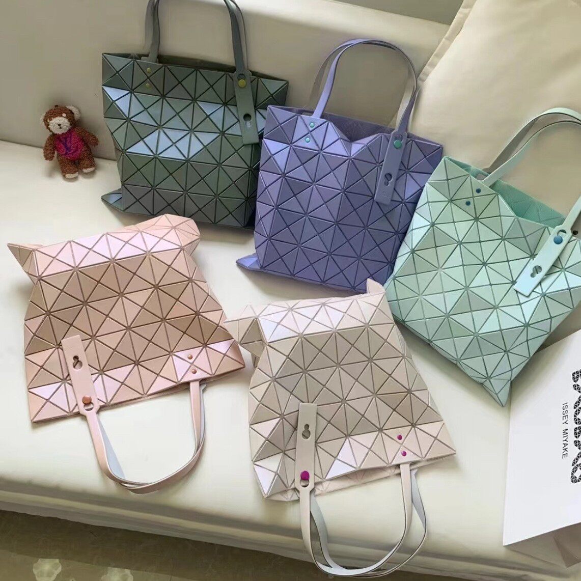 原厂三宅新款六格几何菱格托特3月限定彩钉磨砂手提腋下单肩女包