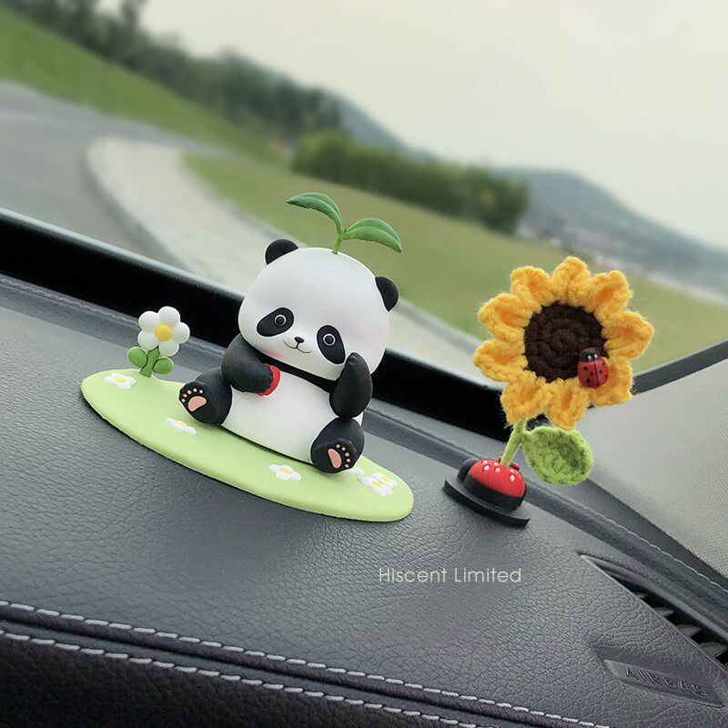 车内饰品摆件2024新款车载香薰可爱熊猫汽车中控台装饰女士扩香石