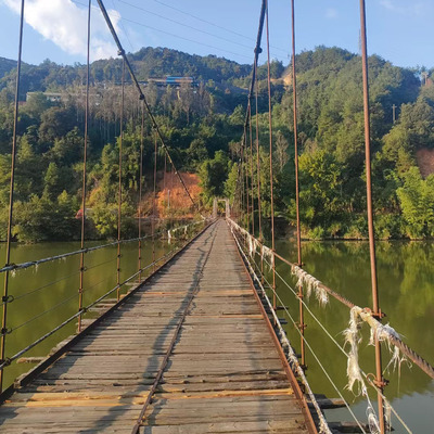 铁索桥景区铁索岩壁吊索桥户外木质装饰景区网红打卡