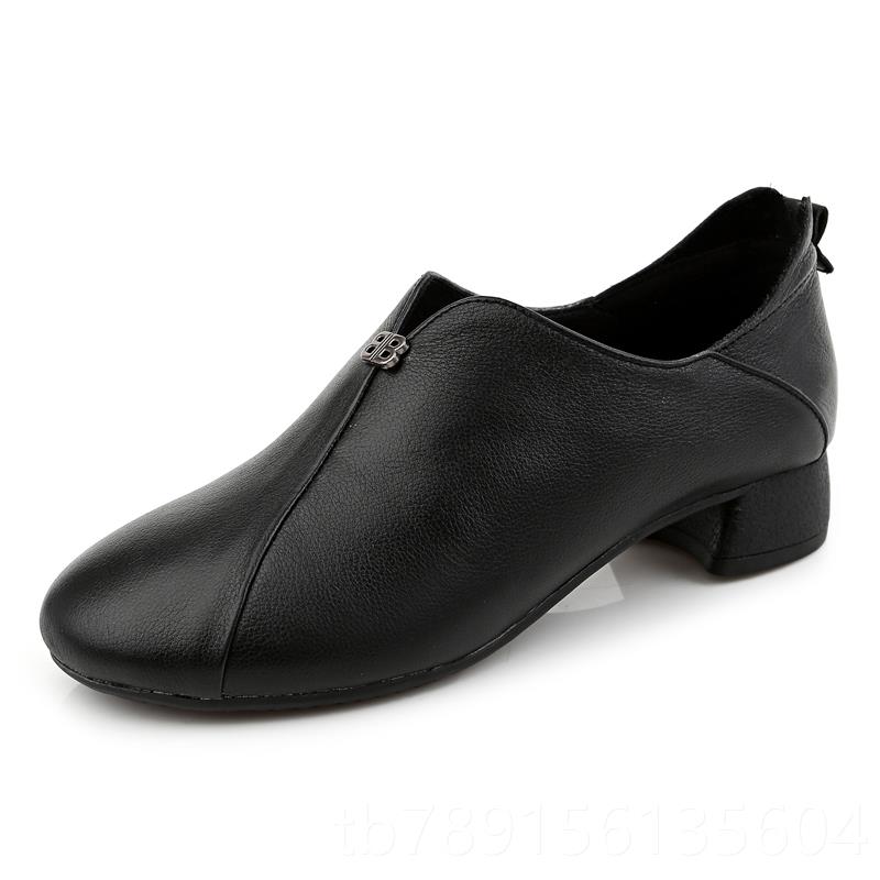 高档软软面妈妈鞋真皮春白季女休鞋白色平跟底色单鞋平底闲圆头小