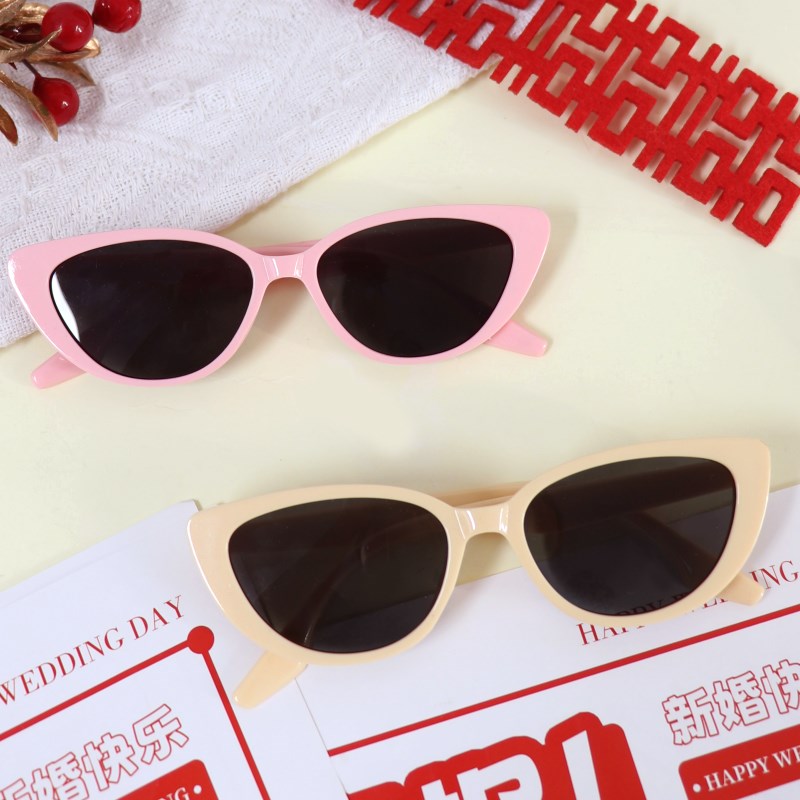 晨袍女新娘结婚拍照道具伴娘猫眼墨眼镜婚O礼高级氛围感小众装饰