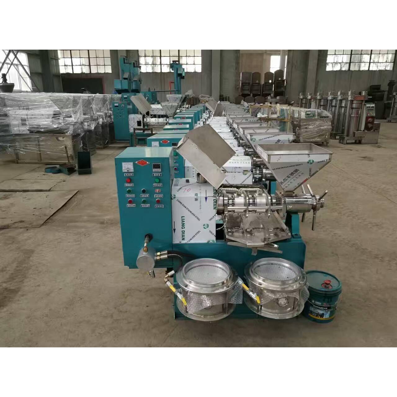 100公斤每小时榨油机带两个真空过滤桶中大型芝麻花生大豆榨油机