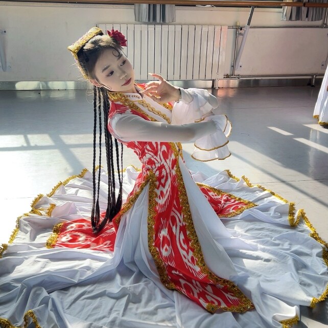 新疆维吾尔族舞蹈服装大摆裙