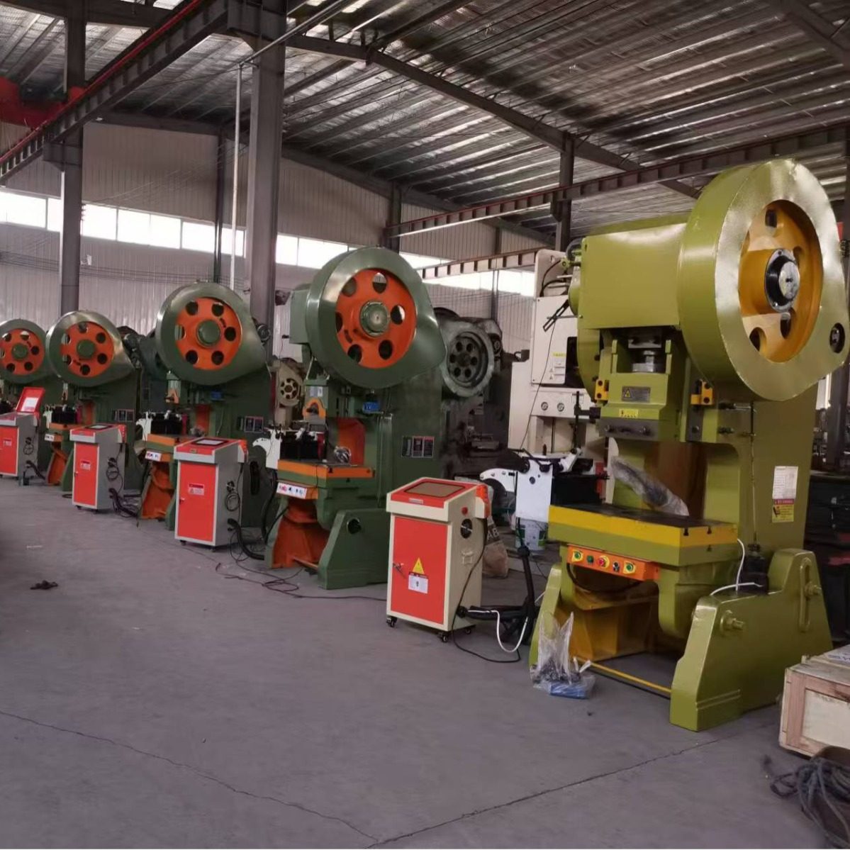 根据用户需求配置各种送料机、冲床 满足客户需求