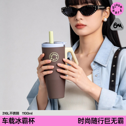 从举杯到喝水，单手操作一气呵成。