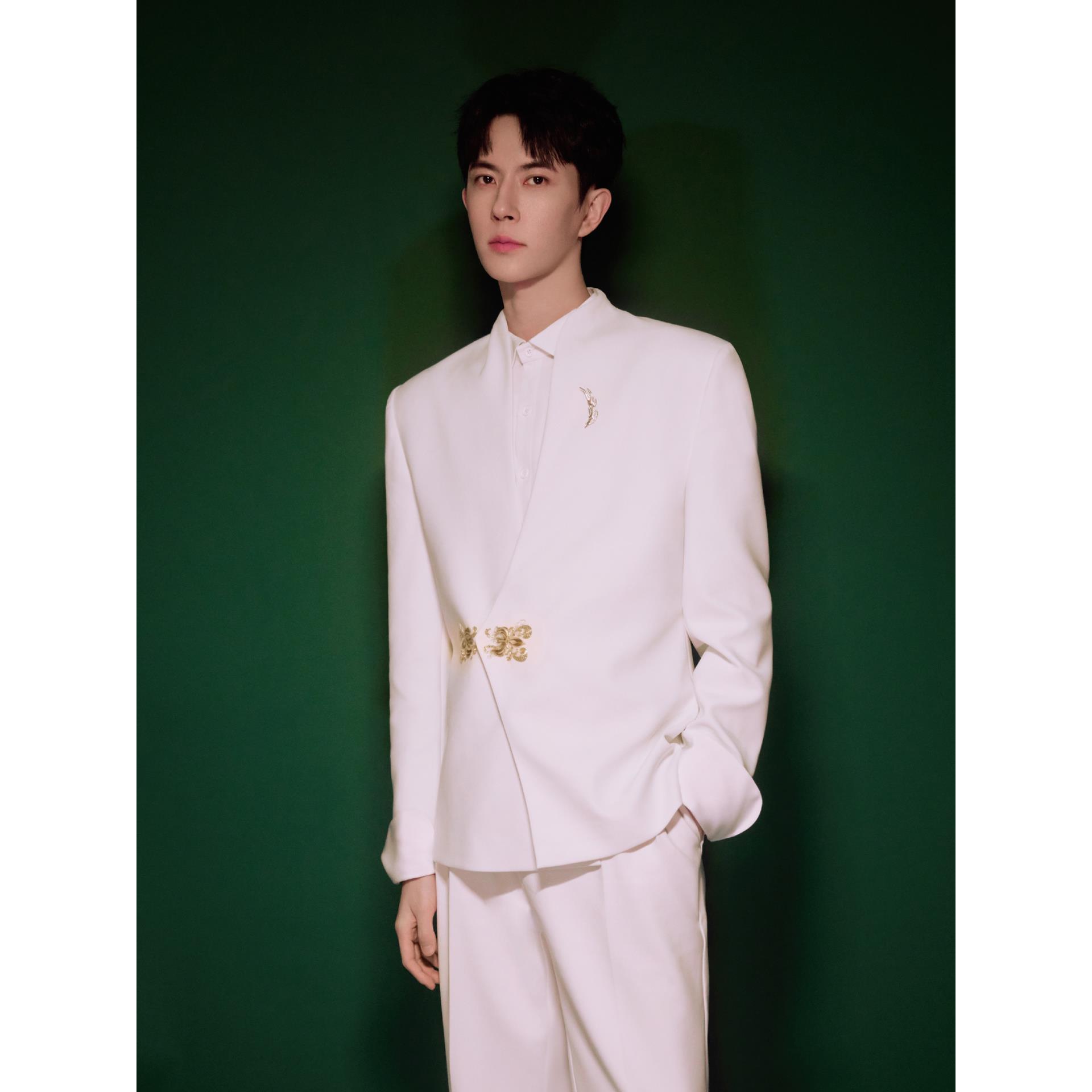 于朦胧同款白色西服男士外套春秋季新款高级感痞帅修身休闲西装潮