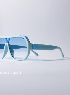 天空蓝墨镜连体一片式太阳眼镜UV400防紫外线辐射小众飞行员式