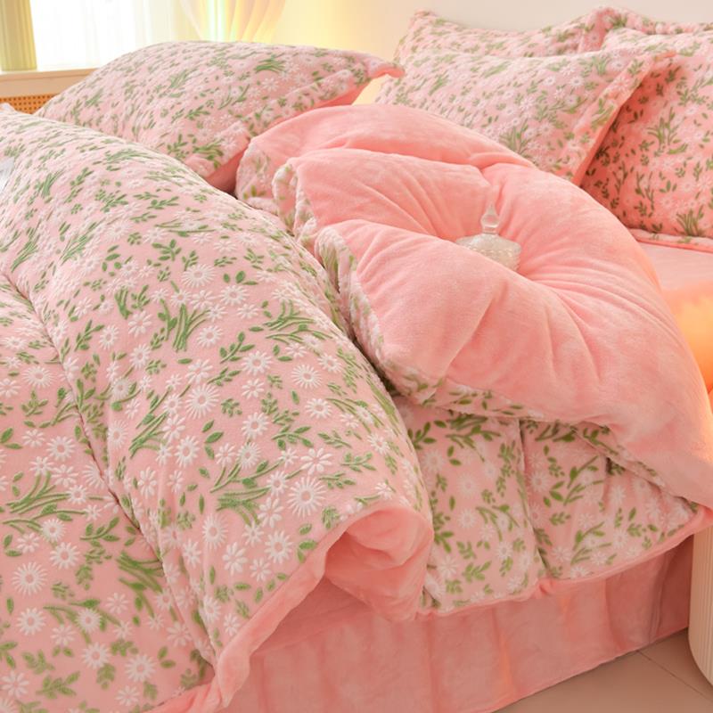 牛奶绒6D雕花绒四件套2024新款加厚保暖秋冬家用卧室床上被套床单