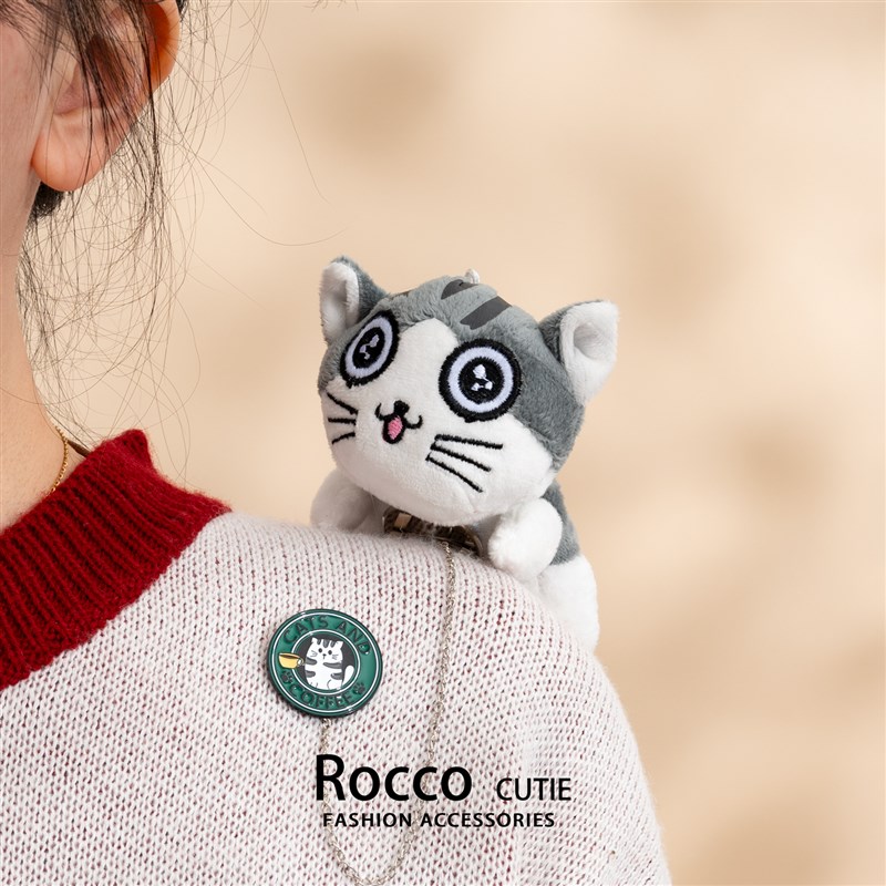 卡通可爱小猫咪起司猫毛绒u胸针别针挂件情侣钥匙扣链条包包挂饰