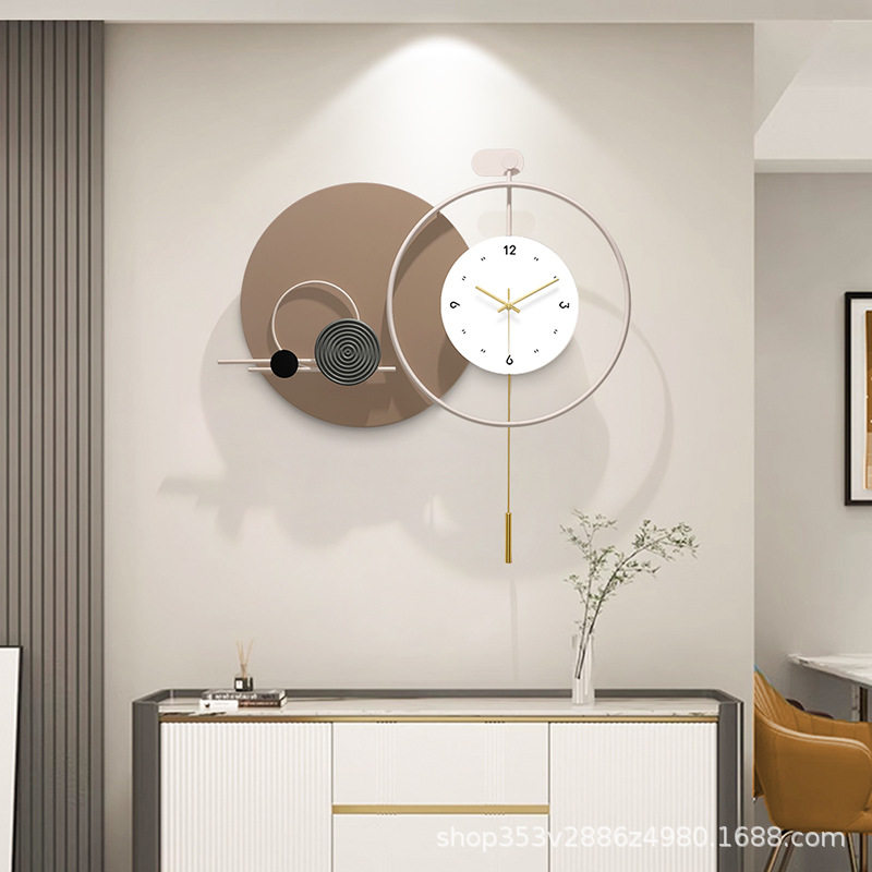 2025新款奶油风餐厅钟表客厅时钟挂墙现代简约创意高级感轻奢挂钟
