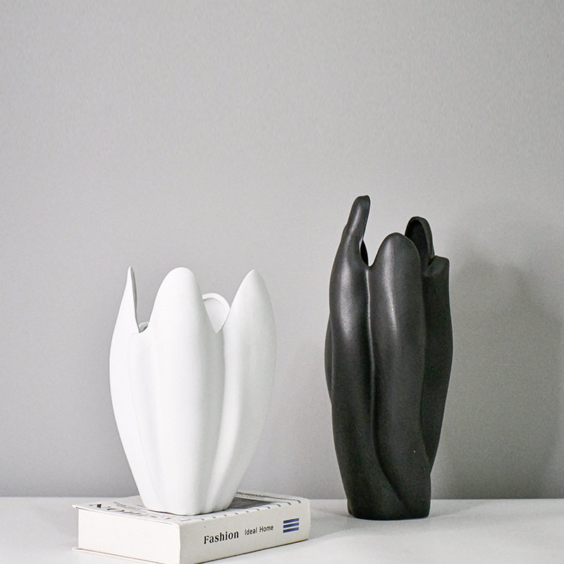 现代简约黑白色陶瓷花瓶摆件不规则花插客厅电视柜家居装饰品花器,模玩/动漫/周边/娃圈三坑/桌游,文化/体育周边,淘宝优惠券,粉丝福利购,淘宝优惠卷