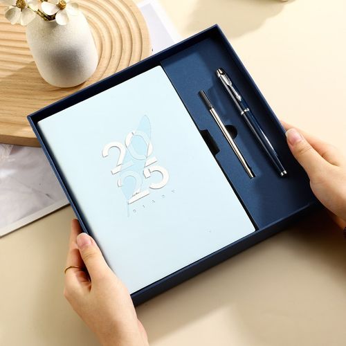 2025羽毛日程本365天商务logoA5年历本记事本蛇年礼盒套装礼品