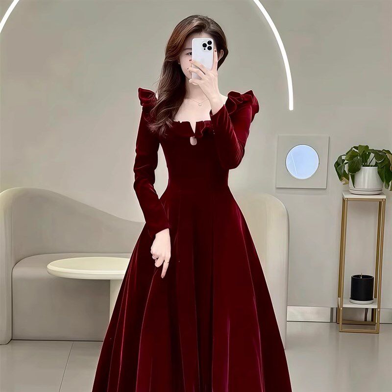 敬酒服新娘2024新款长袖订婚礼服女冬季高级感法式轻奢宴会礼服裙