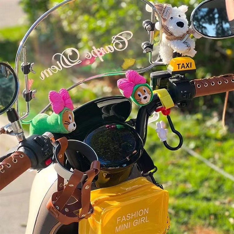 自行车电动车摩托车后视镜公仔怀挡装饰车载玩偶个性创意车内摆件