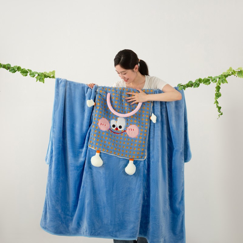 两用抱枕被毯子四季绒可爱单肩手提卡通靠垫枕头被午休空调毯汽车