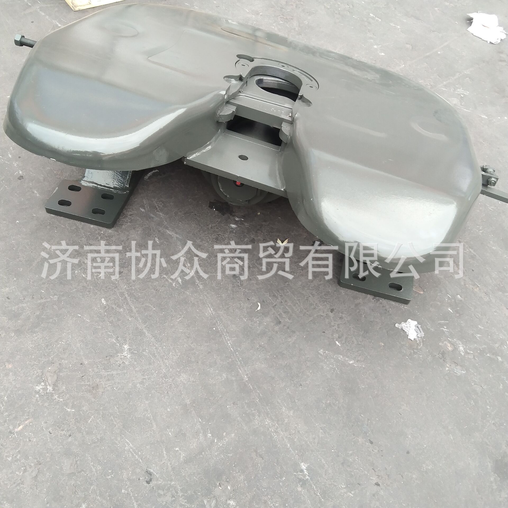 大件运输重汽汕德卡A8090大力神鞍座牵引座 HOWOT7H双摆鞍座总成