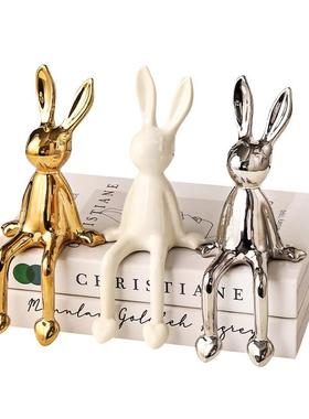 坐姿长耳朵兔子假书摆件轻奢样板房间酒柜创意办公书架桌面装饰品