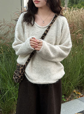 鹿西 韩系宽松v领软糯针织内搭长袖女冬季新款休闲卷边上衣ss921