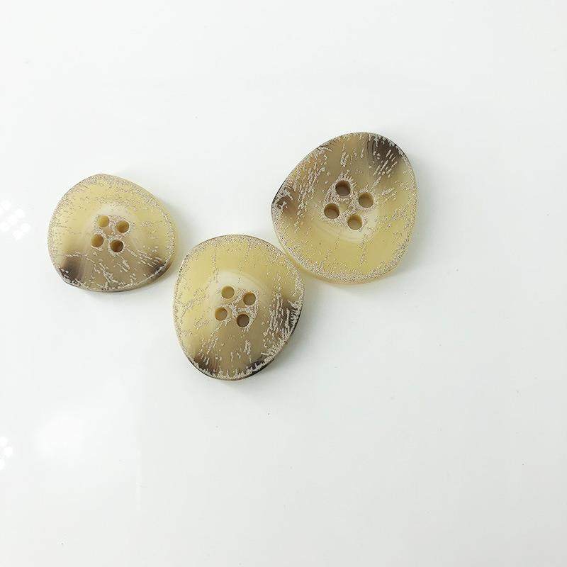 工厂直销现货高档休闲服饰树脂纽扣不规则异形磨面花色四眼扣子,纺织面料/辅料/配套,服装纽扣,淘宝优惠券,粉丝福利购,淘宝优惠卷