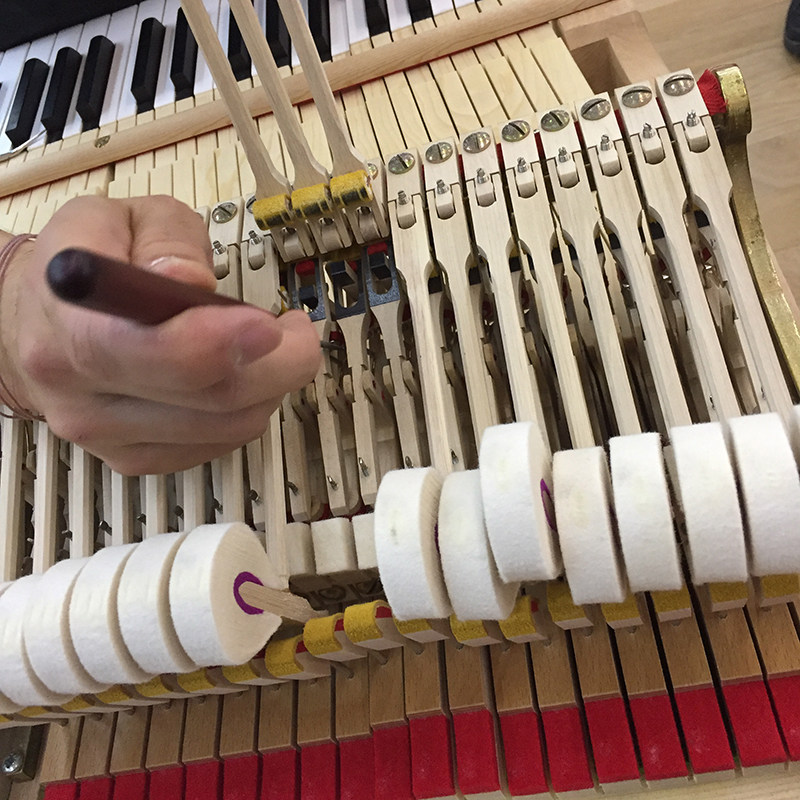 深圳钢琴c调音 钢琴调律维修 调音师调琴师 修理钢琴 调琴上门服