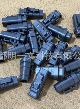 ATM06-4S-SR01BK 双排全新Amphenol汽车连接器4孔黑色  插头全新