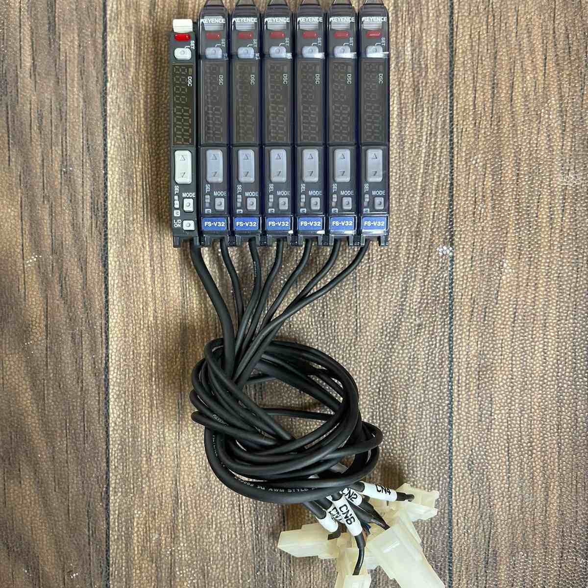 基恩士/KEYENCE，光纤放大器，型号:FS-V32~6个议价