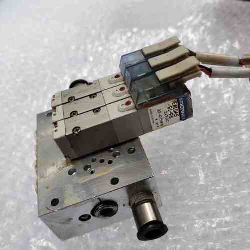电磁阀EA10A5-81－PS有三个，50，需要直议价