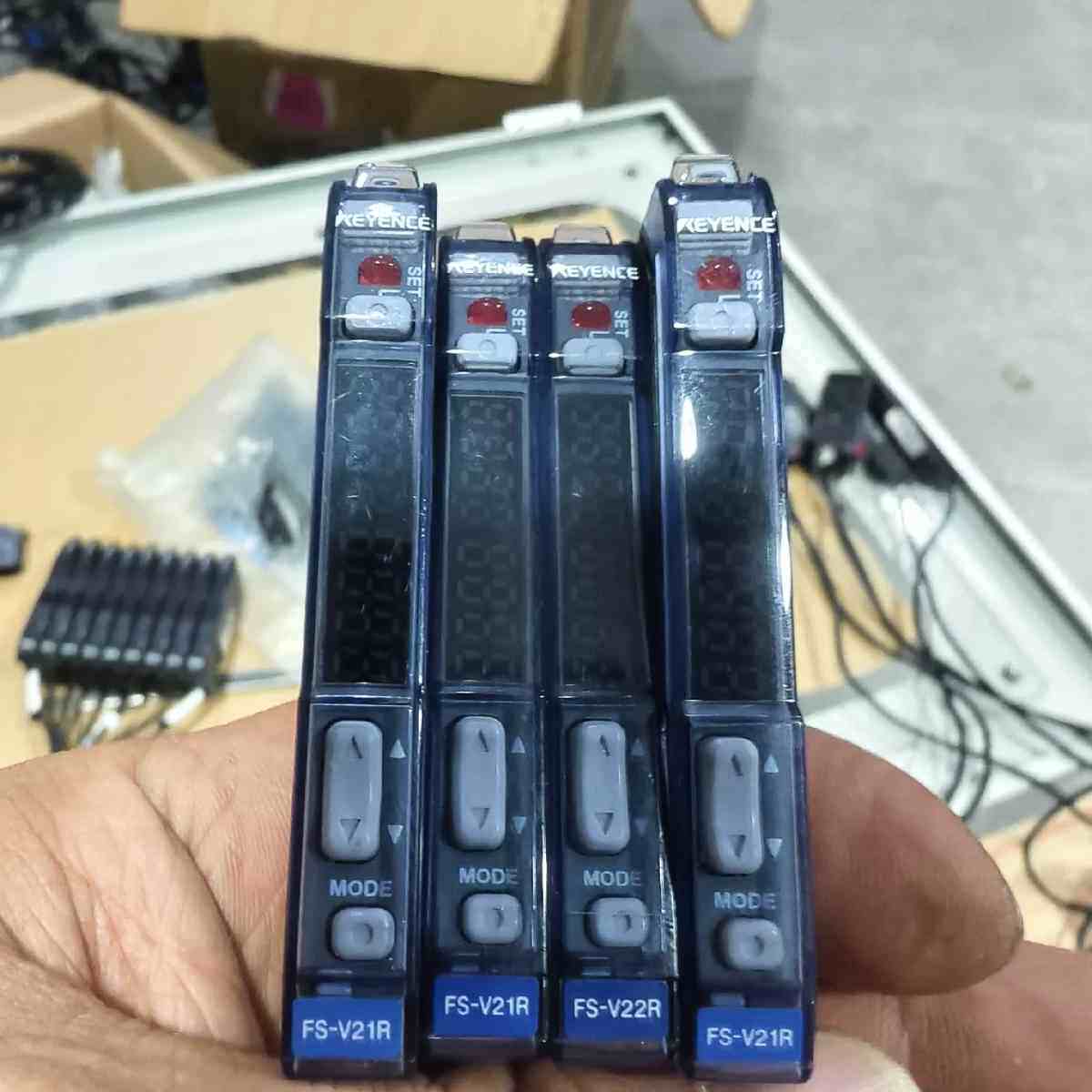基恩士FS-V21R光纤放大器，，功能完好！型号FS议价