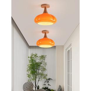 中世纪覆古阳台过道覆古Wabi 入口衣帽间卧室入口床和早 Sabi风格