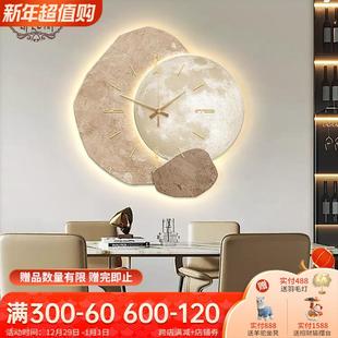 石来运转餐厅装饰画钟表挂钟客厅2024新款创意时钟挂墙高级感挂画