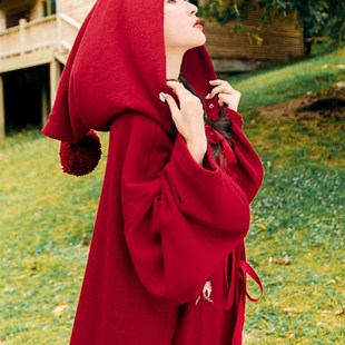 拉萨西藏旅游衣服女装大西北青海红色斗篷外套适合去西安旅行穿搭