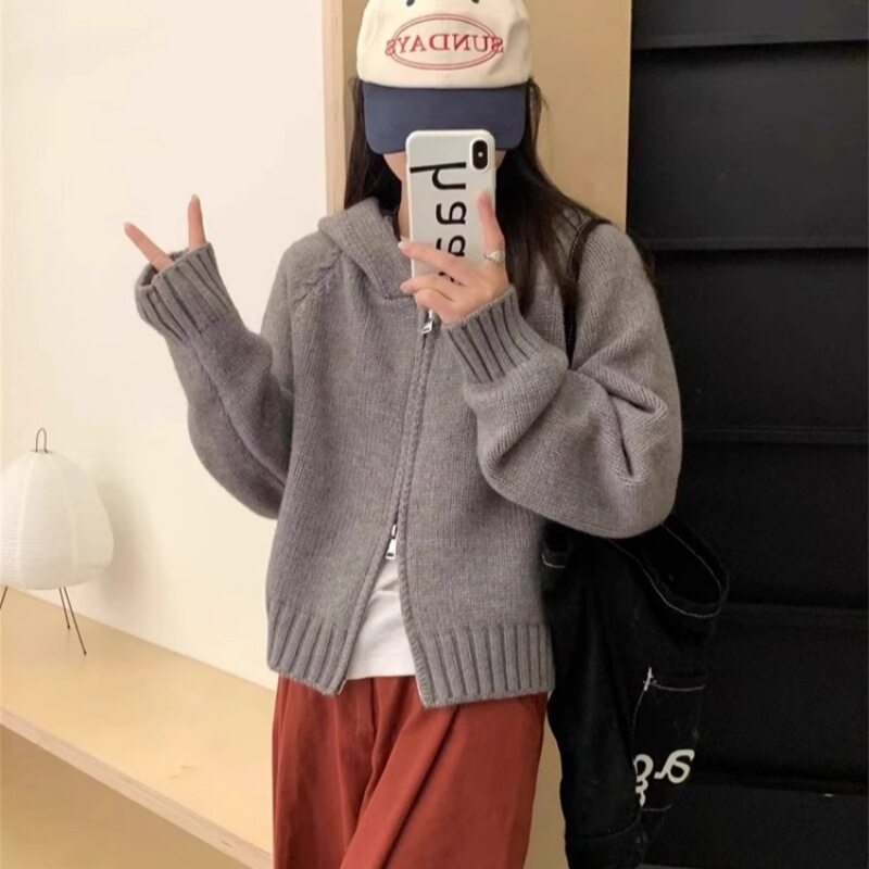 连帽针织开衫女装2025新春新款洋气插肩袖纯色毛衣外套女拉链上衣