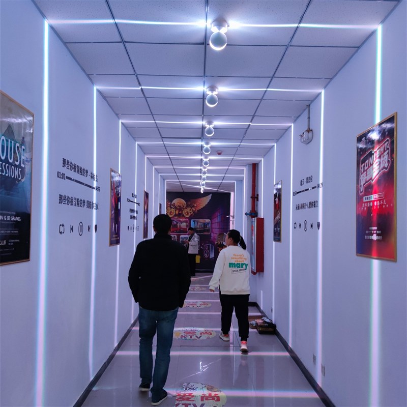 LED窗台灯KTV酒店走廊通道门框射灯嵌入感应聚光线条灯氛围跑马灯