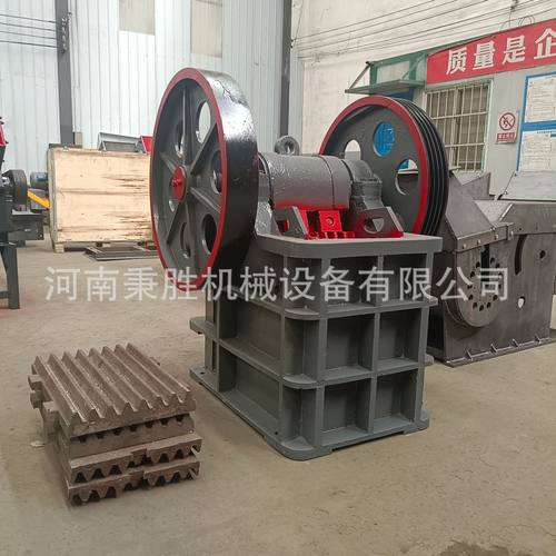 小型移动柴油款破碎车 鄂式碎石设备 矿石破碎专用破碎机