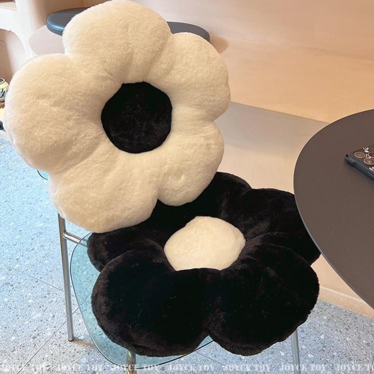 毛绒花朵坐垫屁垫沙发飘窗卧室地上黑白抱枕办公室椅垫靠彩色背靠