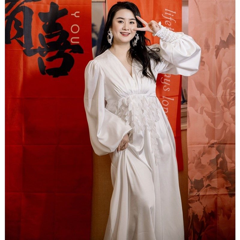 大码晨袍女新娘高级感小众出门轻婚纱拍照胖MM订婚礼服裙2025新款