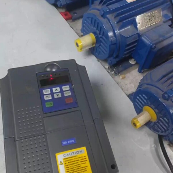 变频器4KW，变频器4KW，FAHY30G-2，成色如图--议价商品