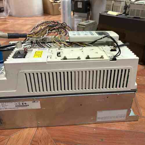 议价ACS800-01-0040-7E200K454L501 ABB变频器 30KW维修