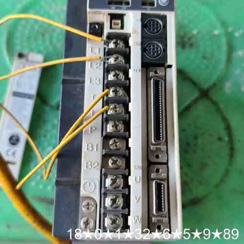 驱动器MSDA043A1A 400w。外观如图，