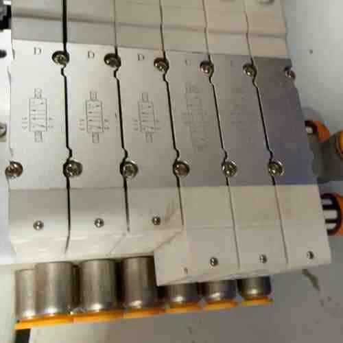 议价ES1VM-EC32-3DC2E-C6E4-NL SVM5212 EMC阀岛阀片 工控配件维