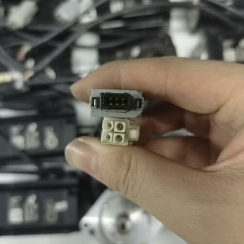 七系400W伺服电机SGM7J-04AFC6S SGM7J-